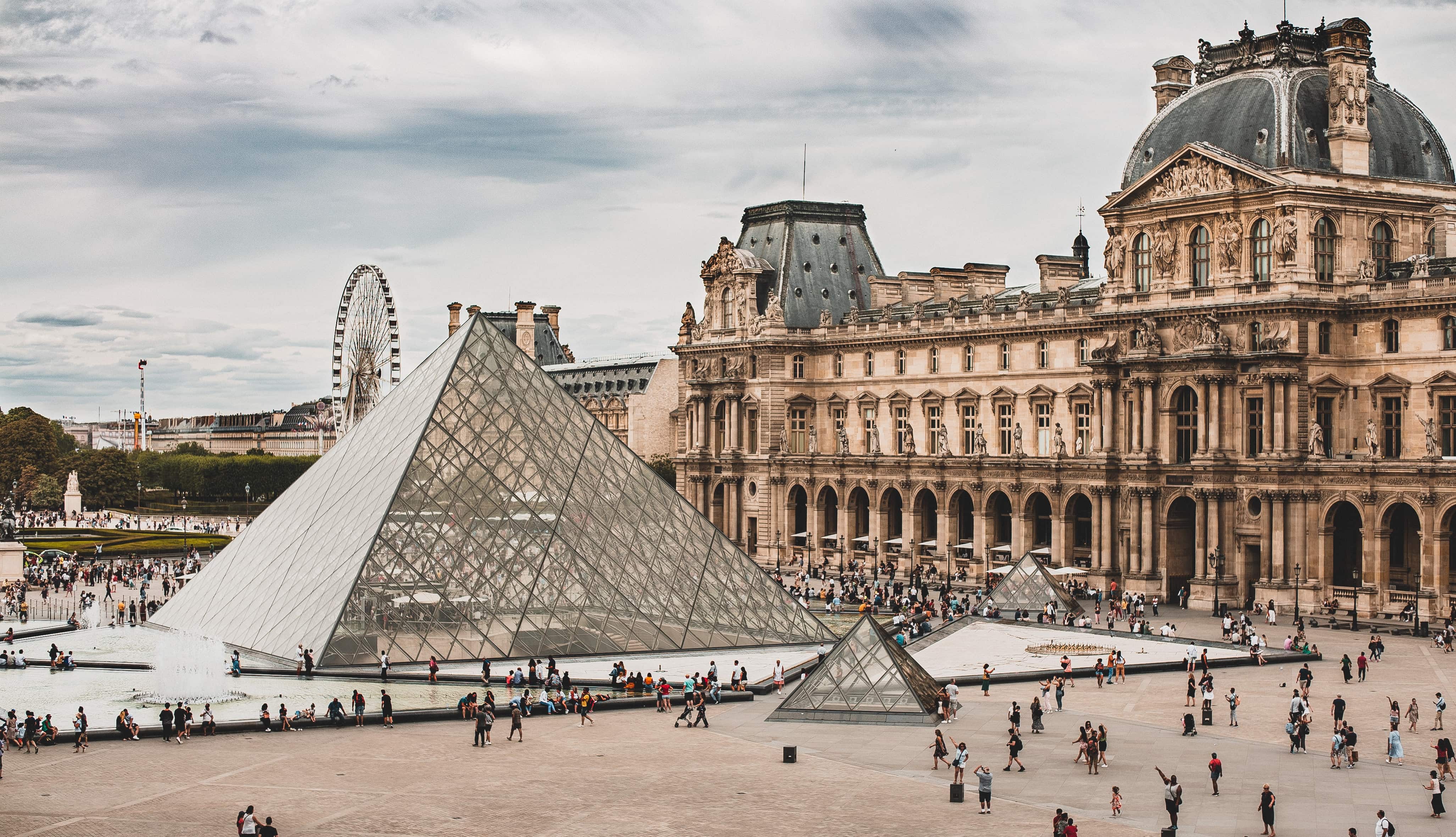 Rolling in paris - Louvre